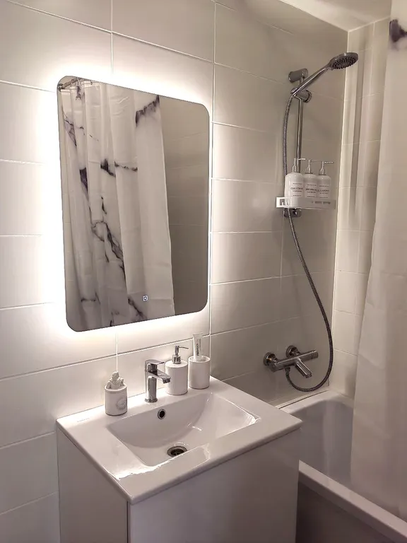 Современная красивая 1-комнатная квартира