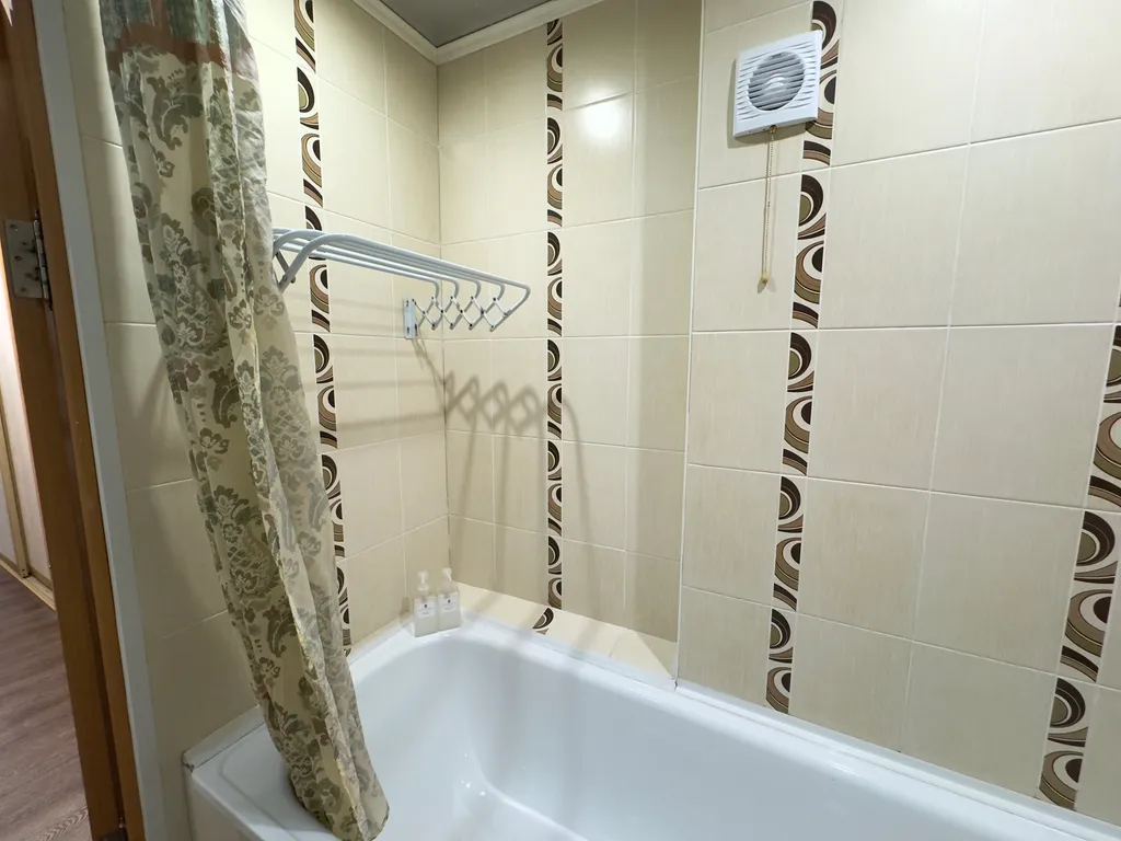 Люксовая двухкомнатная с авторским освещением