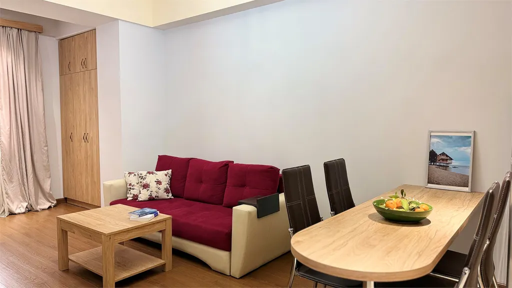 Улучшенные апартаменты с балконом в центре города