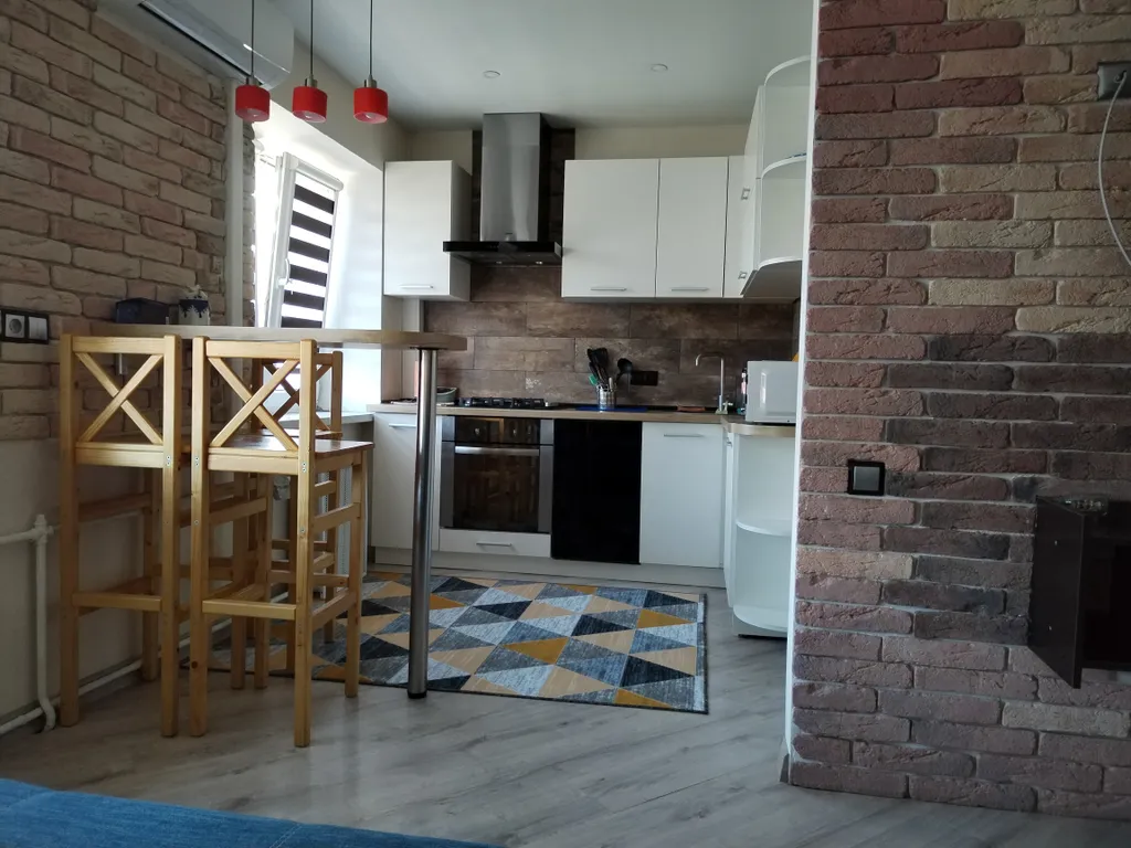 Квартира-студия с отдельной спальней, центр