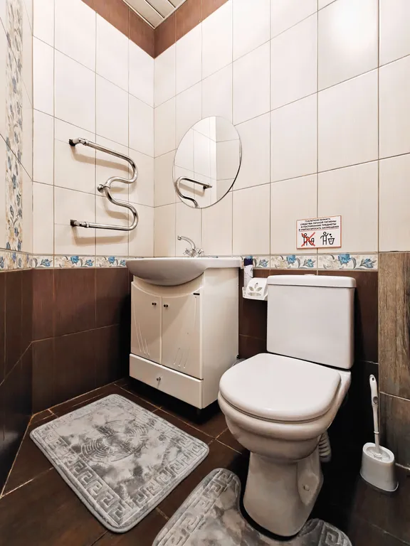 Дом с видом на монастырь