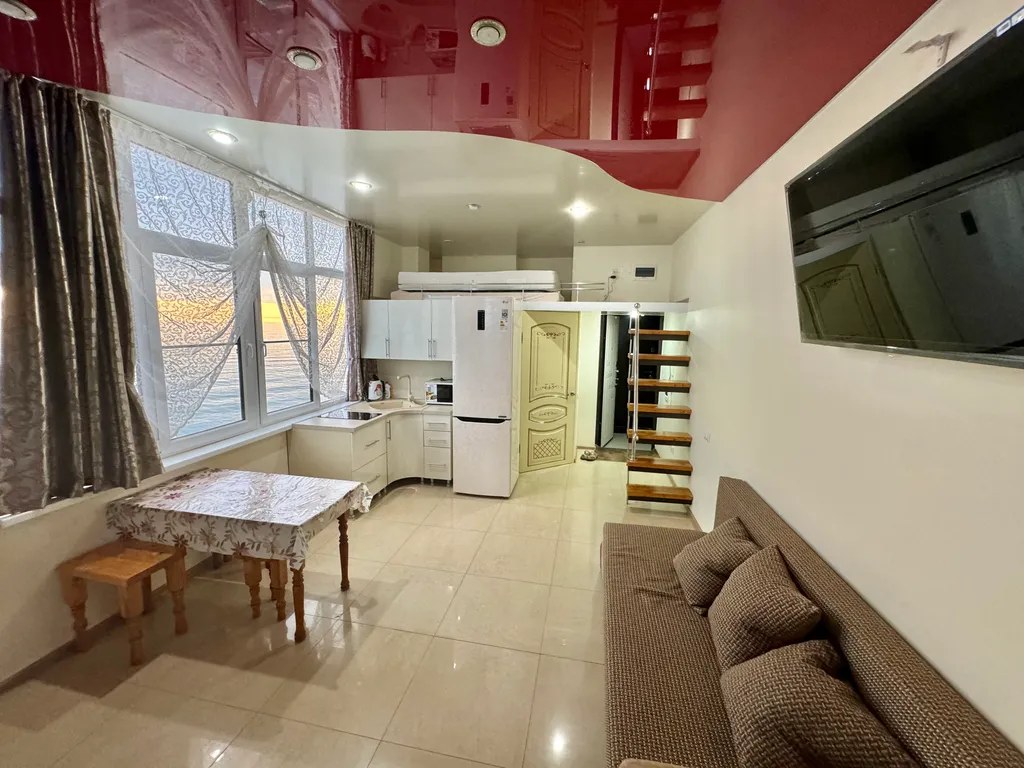 Солнечная квартира с видом на море