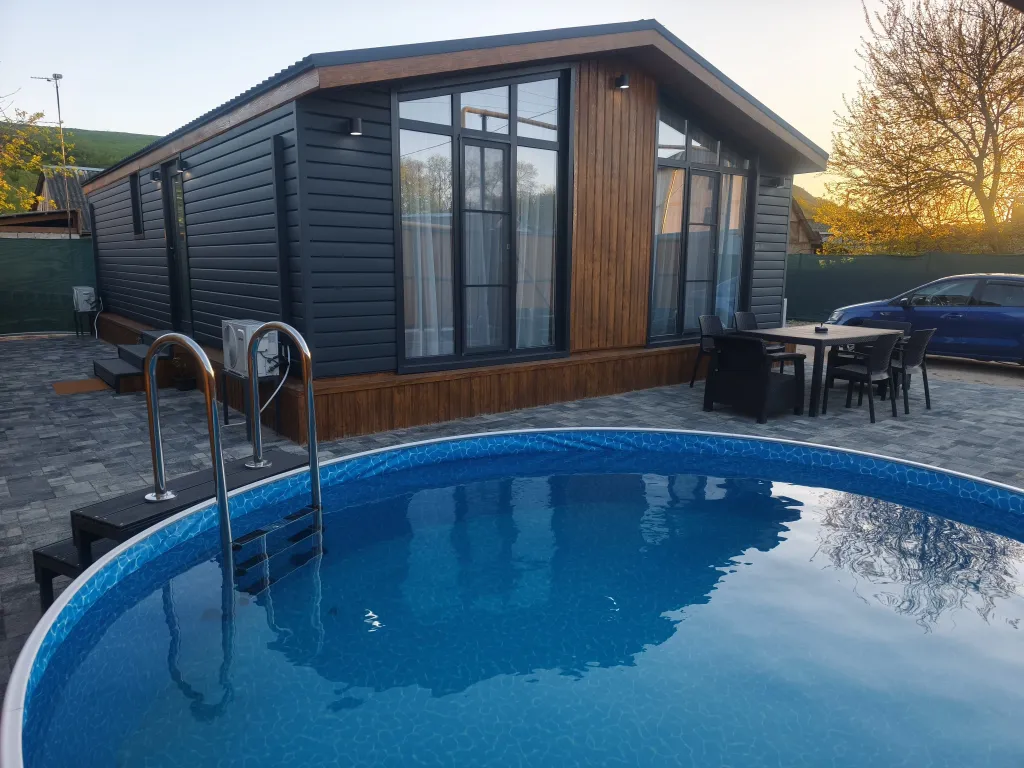 Коттедж без соседей со своим подогреваемым бассейном