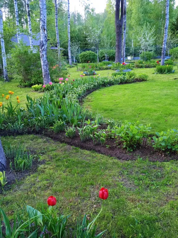 Загородный дом со своим садом