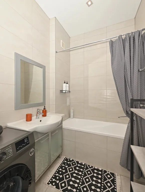 Квартира 3-комнатная Квартира — Калининград