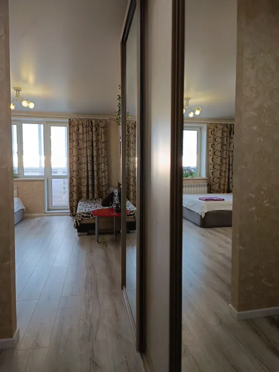 Уютная студия в парковом с панорамным балконом и свежим ремонтом