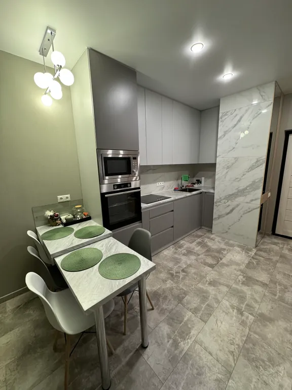 Уютная видовая современная квартира