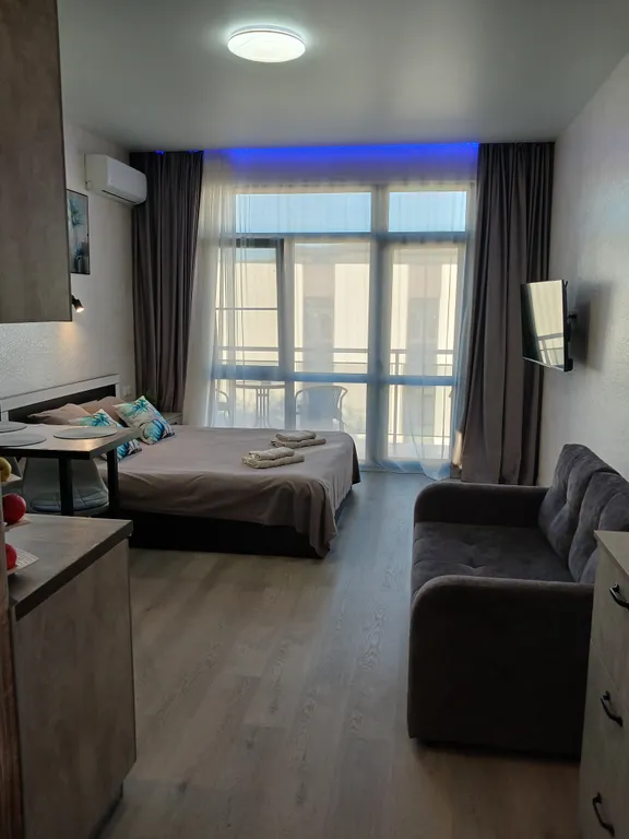 Новая квартира-студия бизнес класса с бассейном