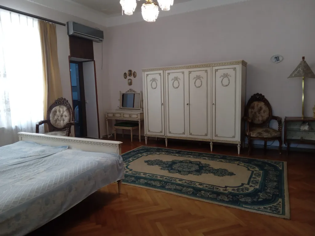 Большой семейный номер со своим санузлом и смежным номером