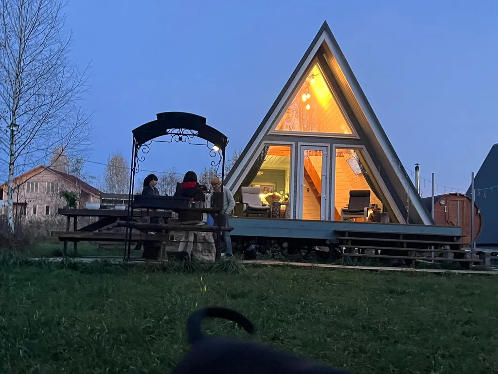 A-frame домик у леса