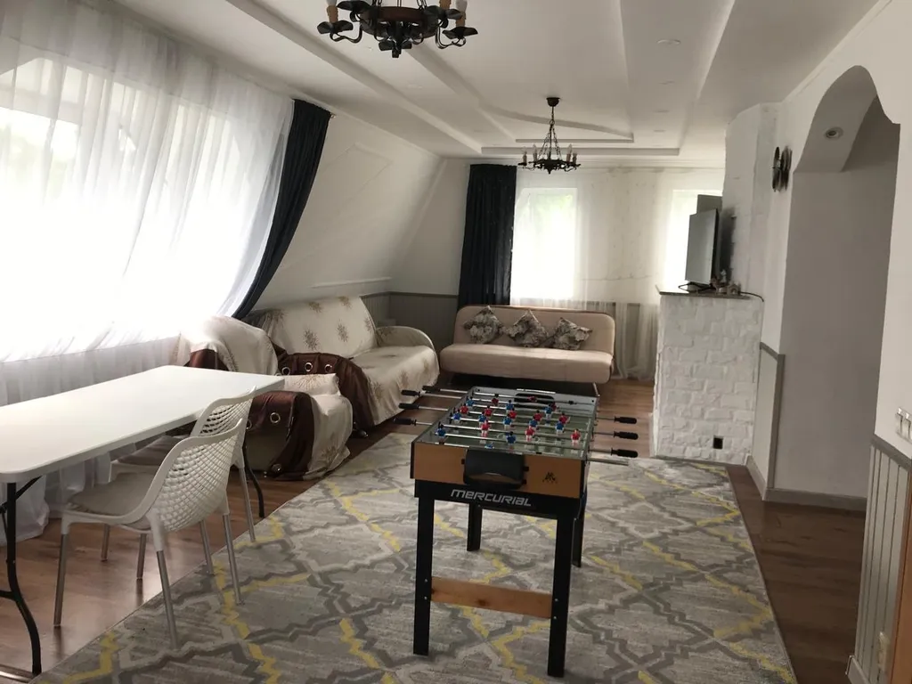 Уютный 2-этажный дом в лесном массиве с бассейном