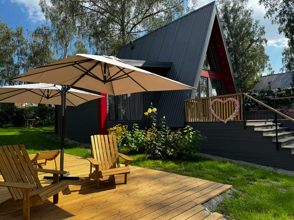 Современный дом у озера с купелью и своим катком. В феврале скидки