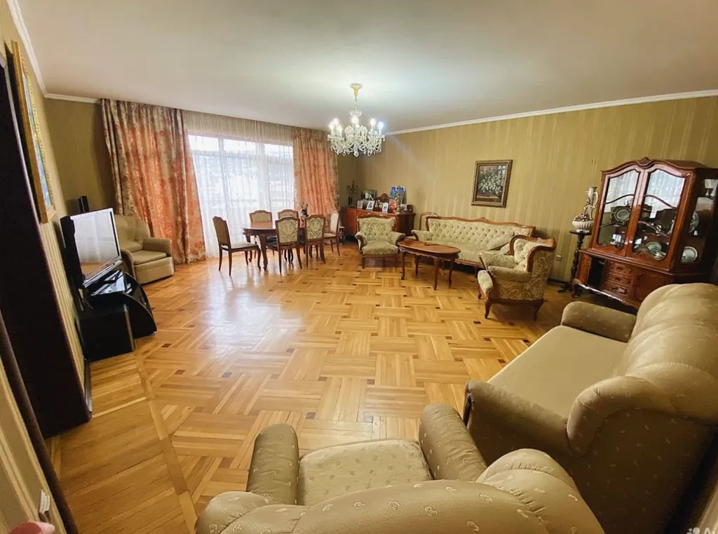 Четырехкомнатная квартира в центре г Сухум в 3х минутах от моря