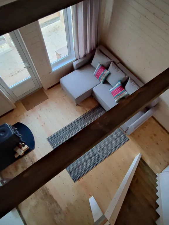 Домик на берегу реки