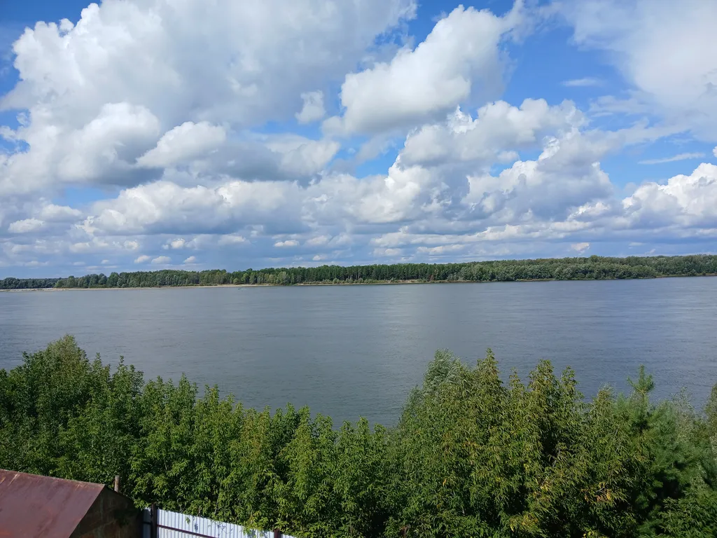 Домик у реки