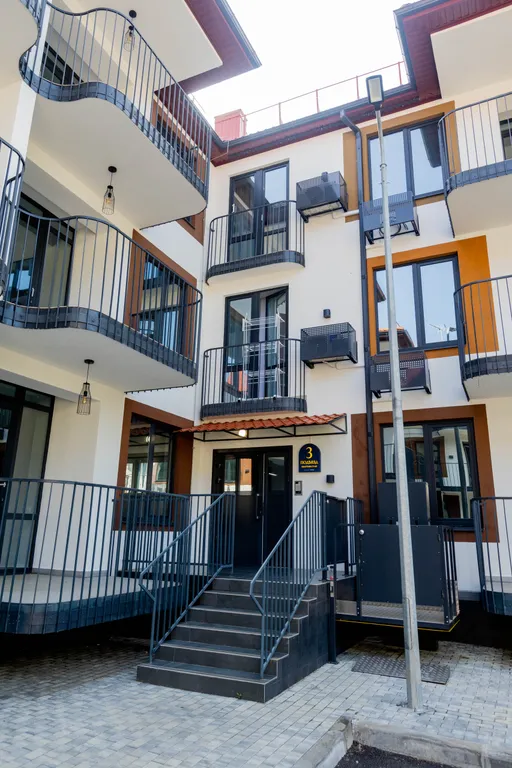 Большая красивая студия у моря в Агое – ваш уютный уголок