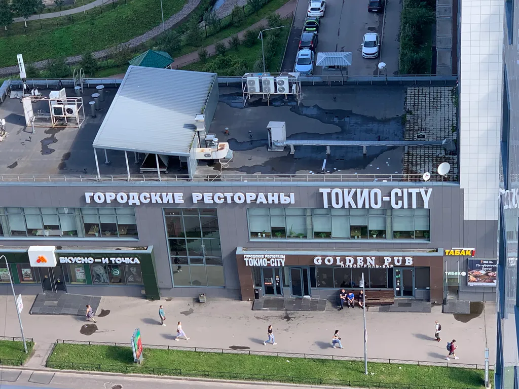 Студия в доме у метро