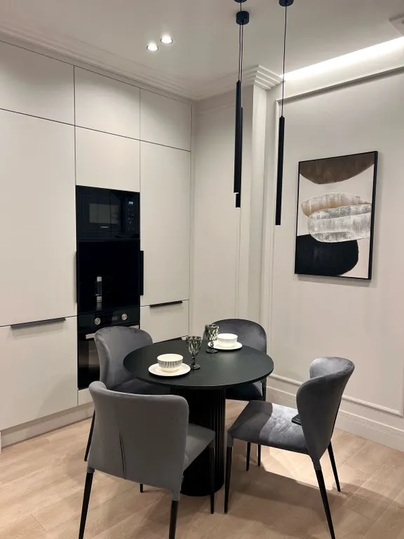 Респектабельный люкс с дизайнерским ремонтом на садовом кольце