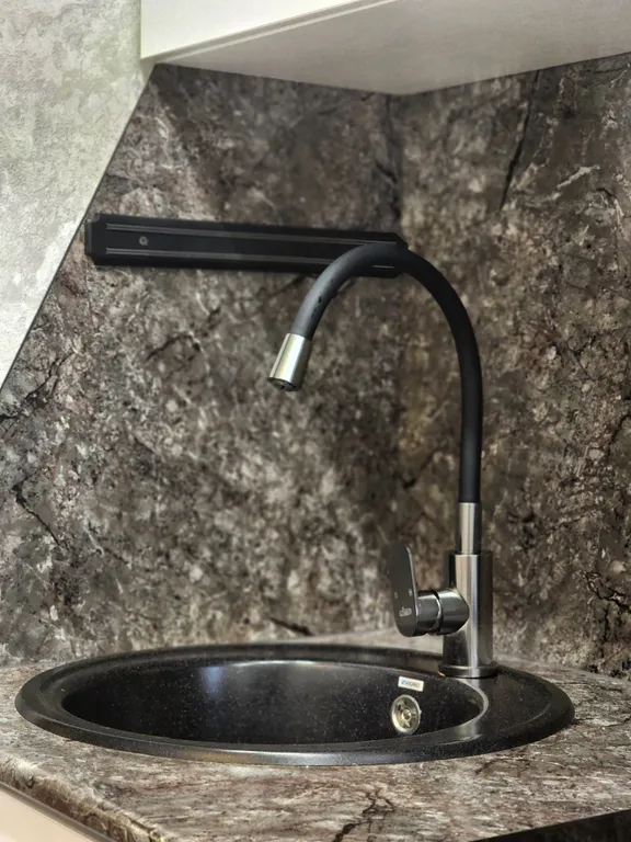 Просторная студия для четырёх человек