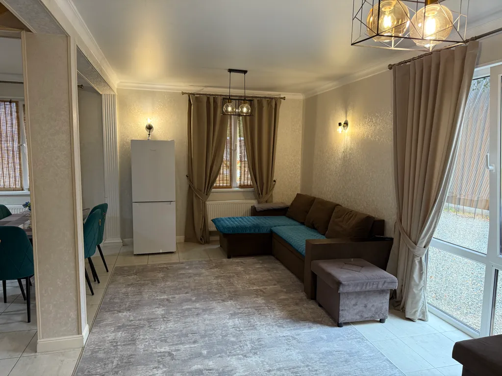 Malkar house с видом на гору Чегет