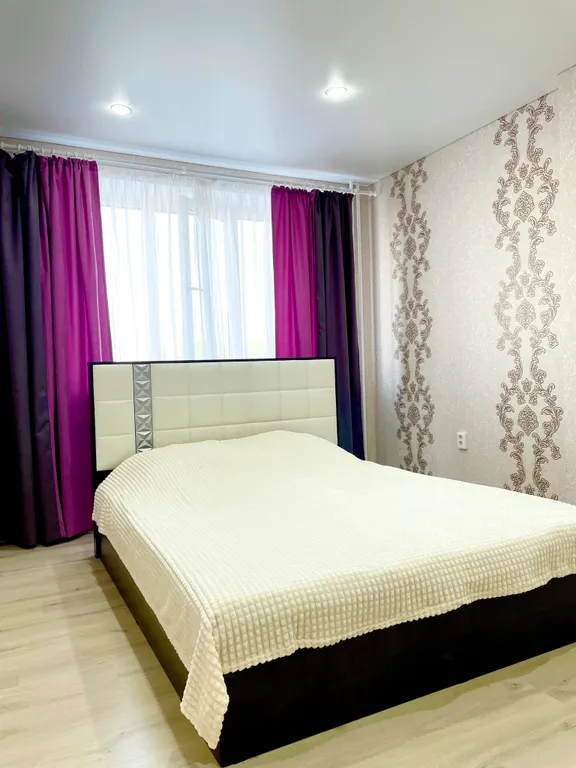 Чистая, уютная двухкомнатаня квартира в новом районе города — аренда посуточно в Нефтекамск