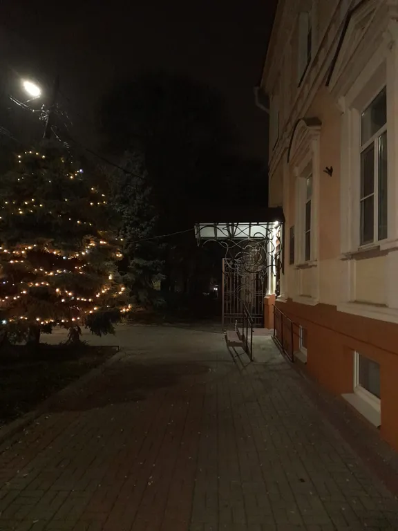 Коттедж Дом в Историческом центре с двором и въездом для автомобиля — Таганрог