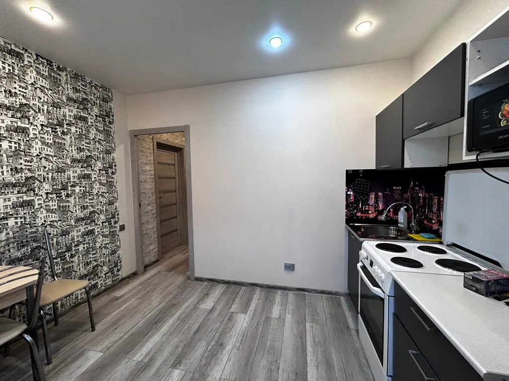 Современная квартира рядом с МНТК имени Федорова и СК Заря