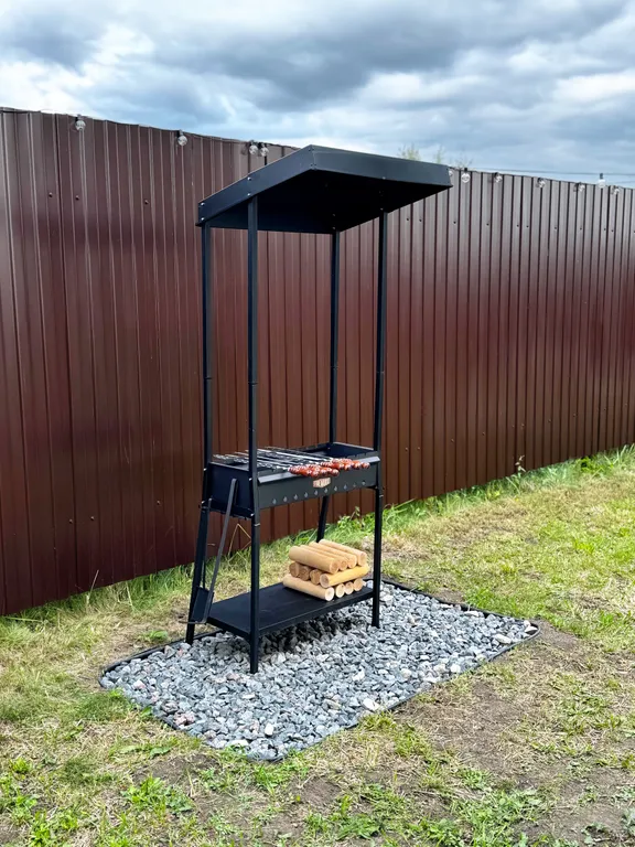 Стильный дом-шале с панорамными окнами, террасой и костровой зоной