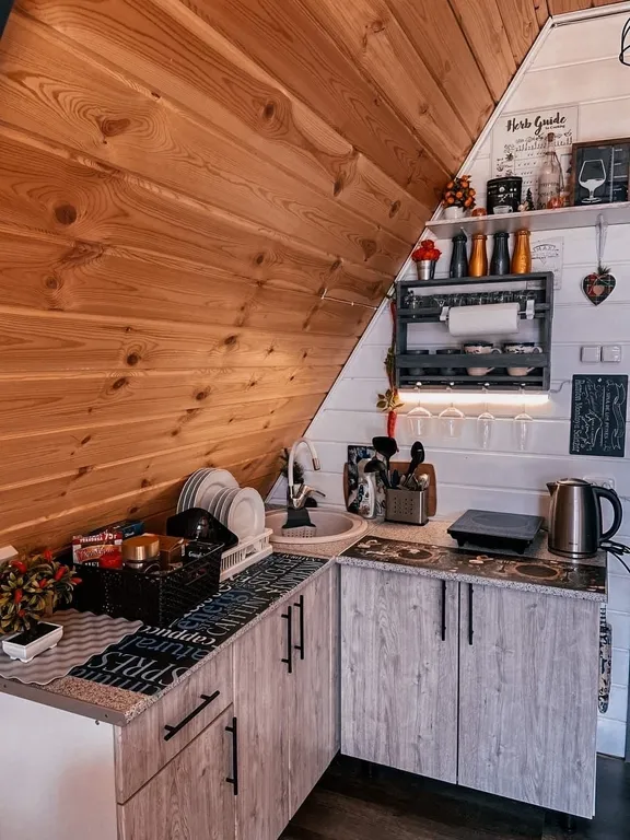 Дом А-фрейм треугольный шалаш в стиле логисты баней и купелью