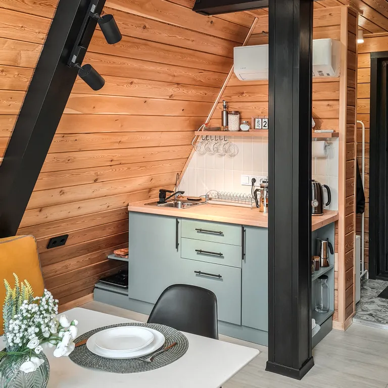 Уютный домик с панорамным видом на горы и лес