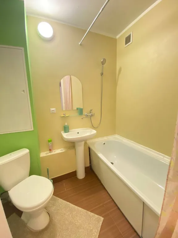 Уютнaя cветлaя квартира в центре рядом с парком Победы