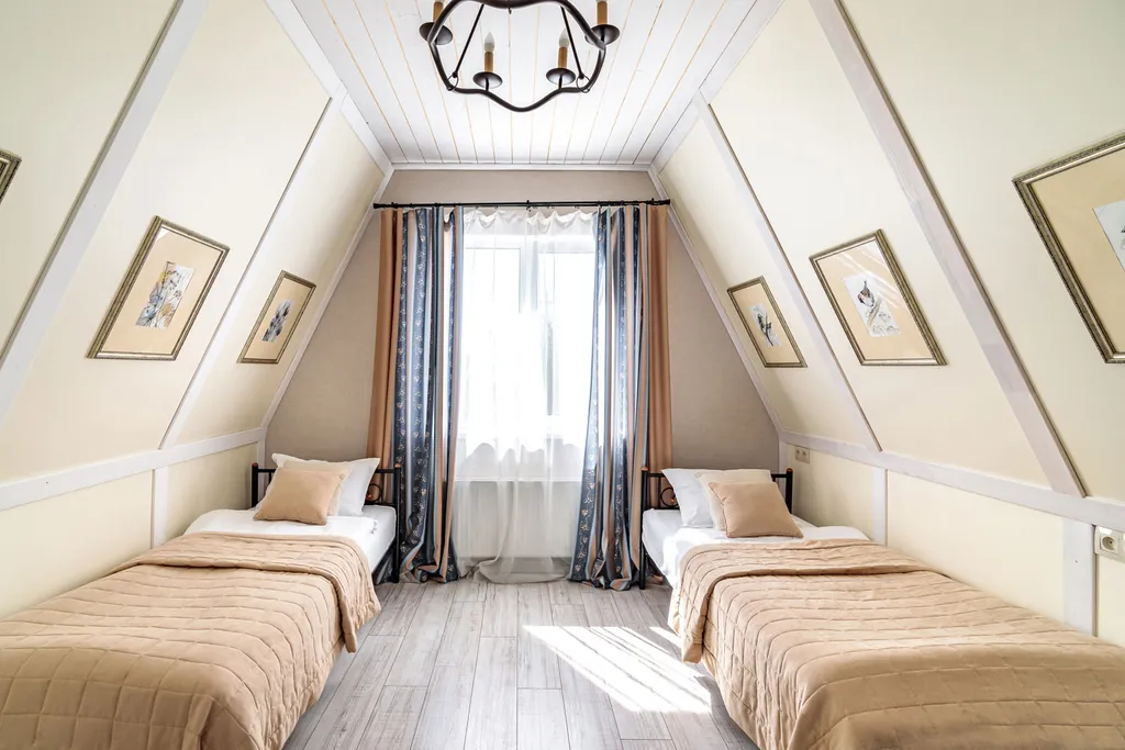 Совершенно новый дом на берегу озера с верандой и русской баней