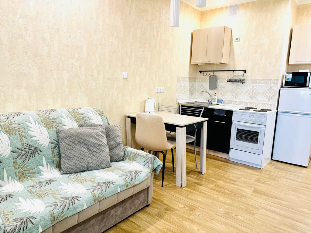 Студия с видом на город