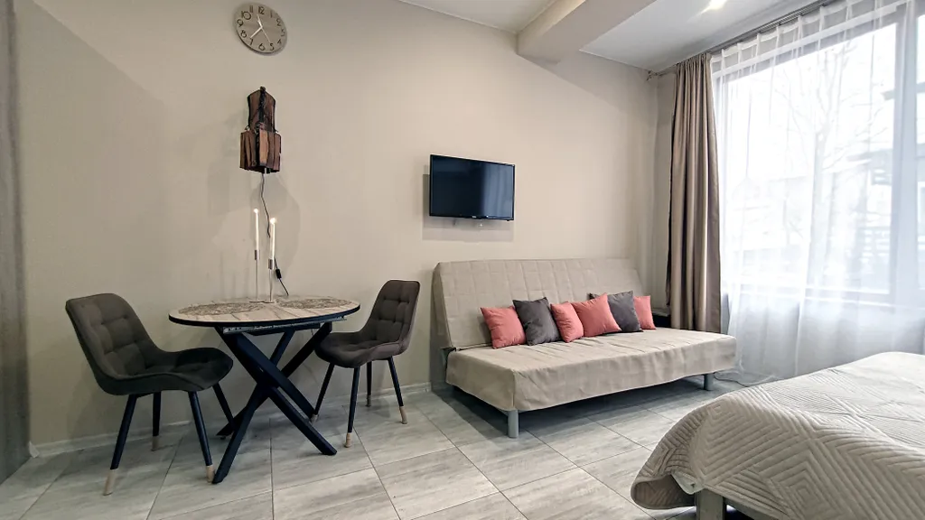 Идеальная и комфортная студия в центре красной поляны. Большое окно