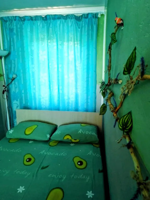 Двухкомнатный этаж, с детской кроваткой, вид на море и горы