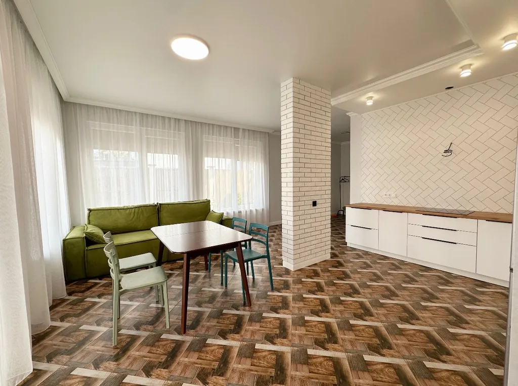 Современный коттедж вблизи дома