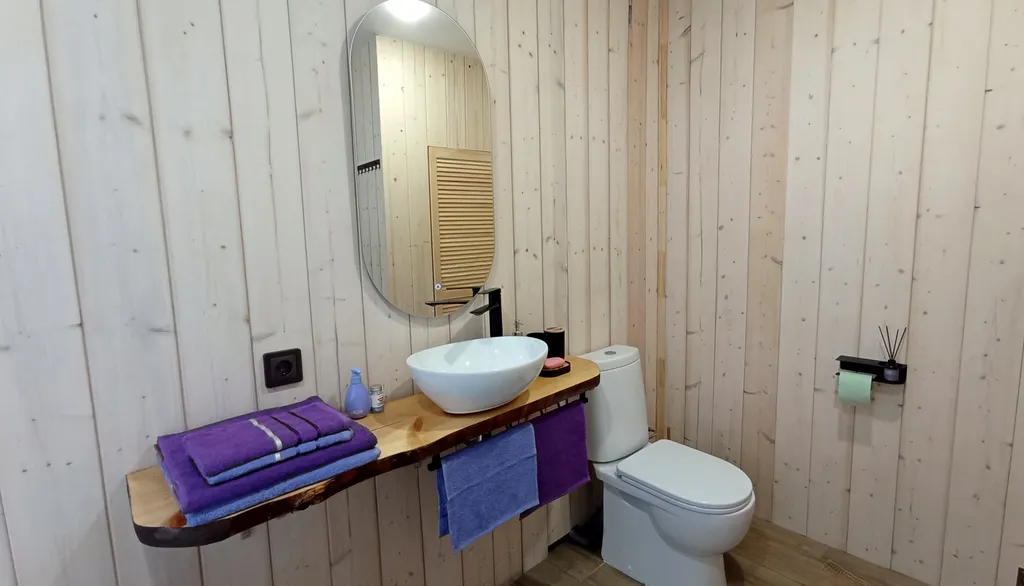 Уютный домик в сосновом лесу