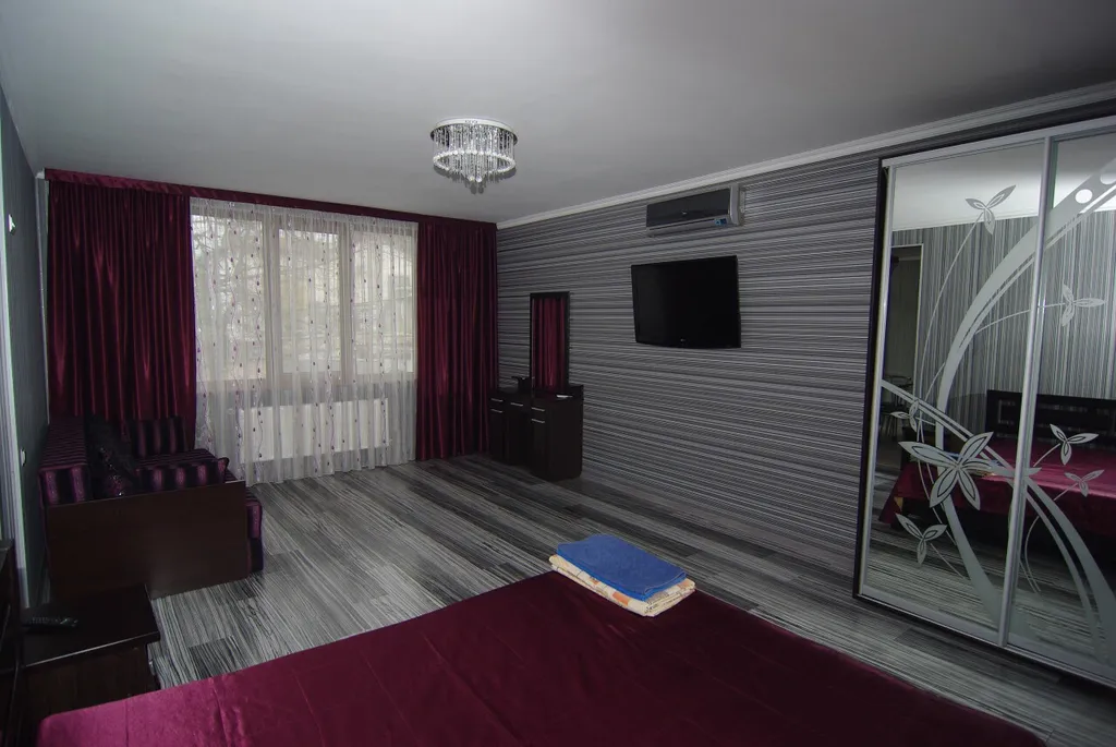 Коттедж Семейный номер с балконом — аренда посуточно в Алушта