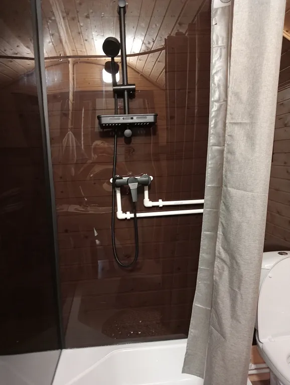 Коттедж Уютный, зимний эко-дом Сафари с потрясающим видом на ручей и лес — Зеленая Роща