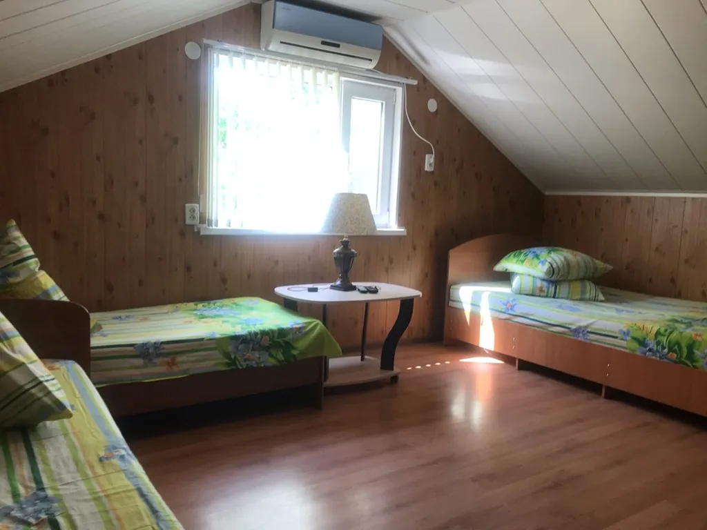 Коттедж Отдельный дом в тени абрикос и винограда — Ейск