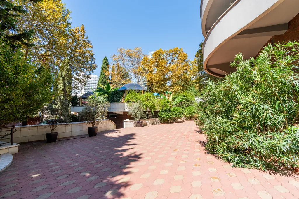 Квартира с двумя мастер-спальнями на первой береговой линии