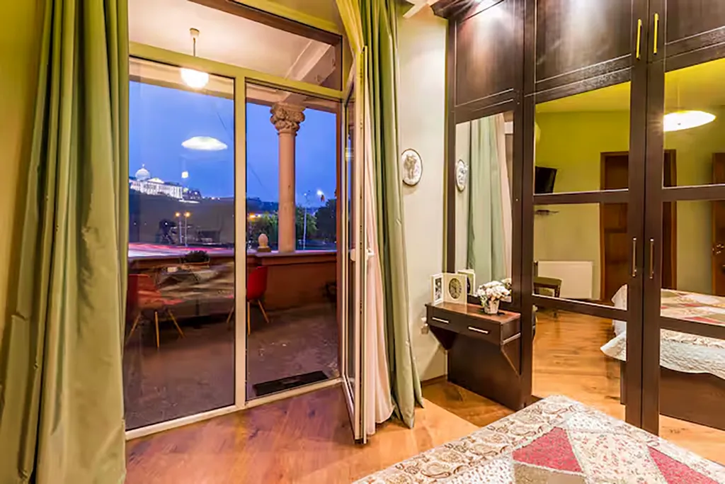 Apartment at 12 Baratashvili street