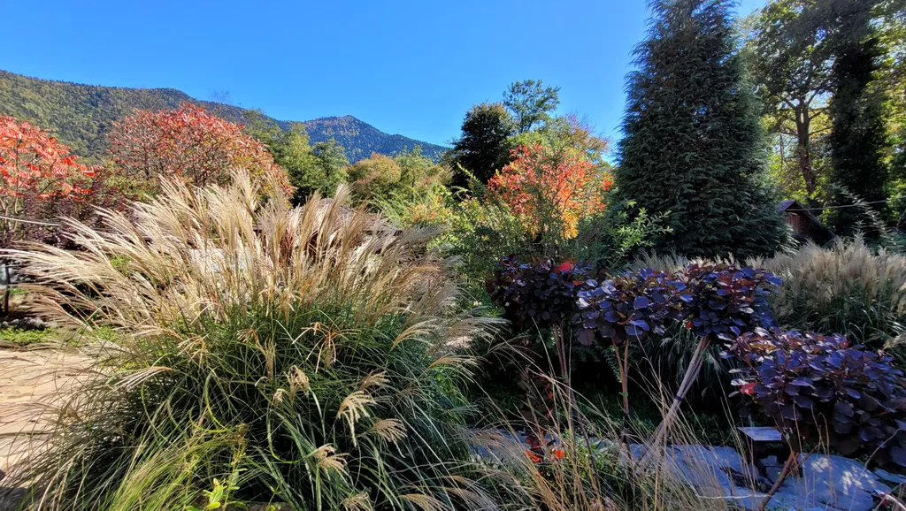 Коттедж в горном районе и на берегу реки