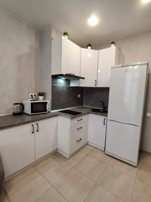 Студия с видом на город