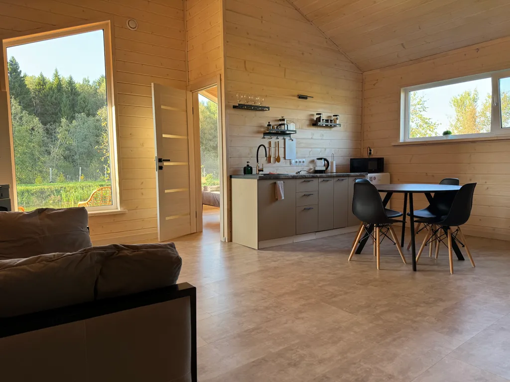 Уютный домик у леса