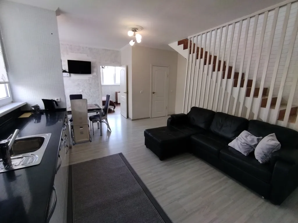 Трехуровневая 3-к квартира с террасой, у моря