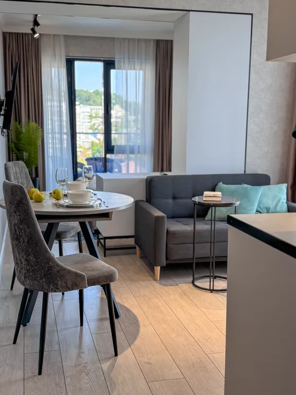 Каскад 2 Стильный апартамент на первой береговой линии