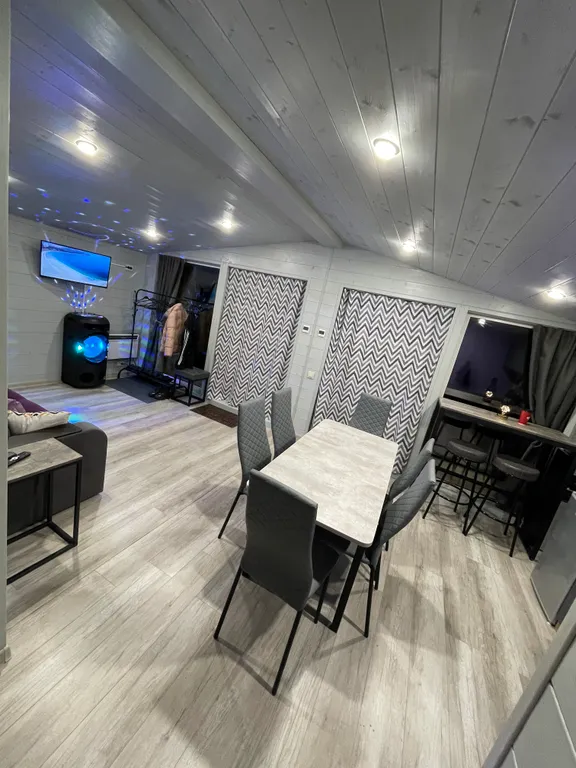 Уютный дизайнерский коттедж с территорией