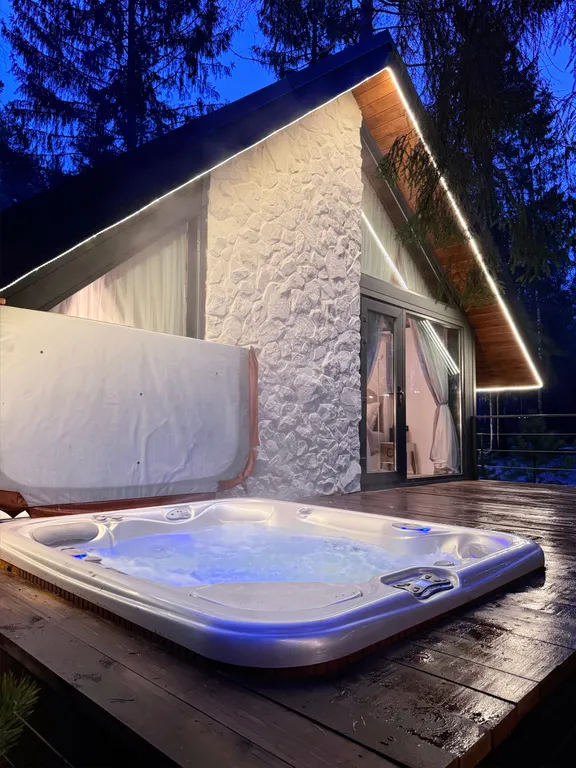 Уютный дом Elovoye в сердце леса с уличным спа-бассейном