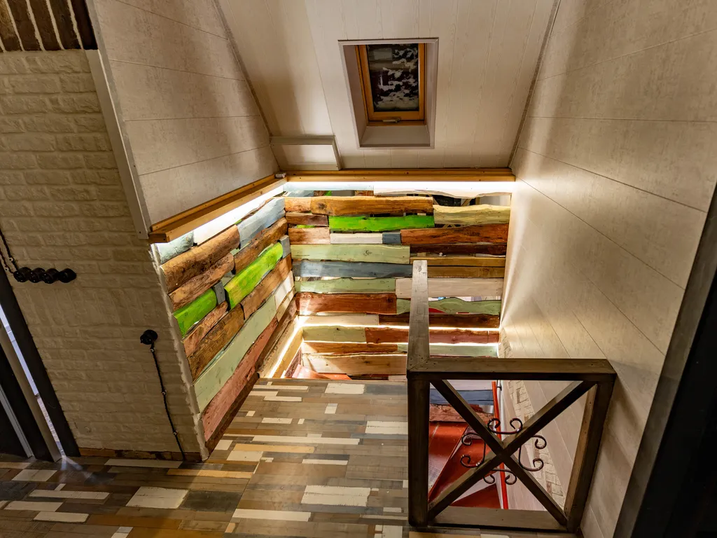 Современный дом с уличной подогреваемой купелью и сауной